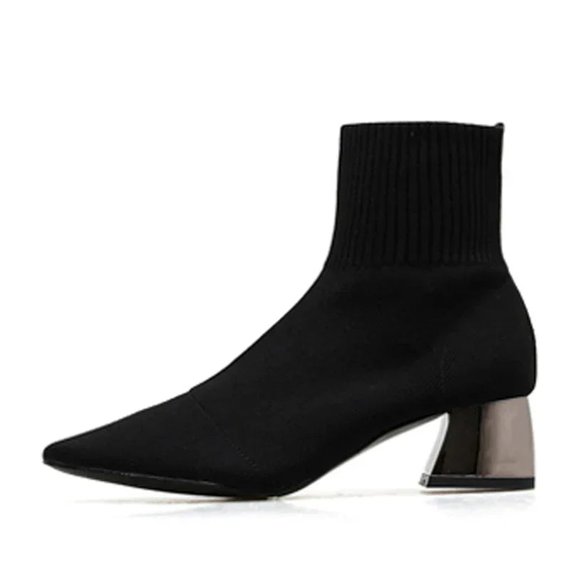 Bota Feminina de Cano Curto com Bico Fino Tecido Elástico Salto Baixo – (Promoção de Inverno 2025)