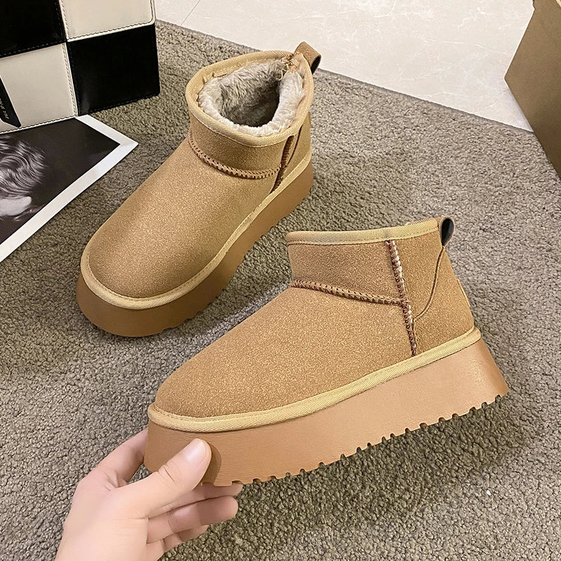 Bota Feminina Curta Acolchoada Plataforma Confortável - (Promoção de Inverno 2025)