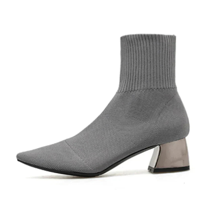 Bota Feminina de Cano Curto com Bico Fino Tecido Elástico Salto Baixo – (Promoção de Inverno 2025)