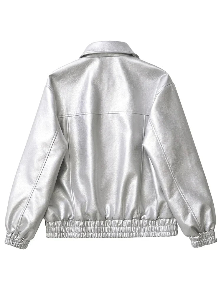 Casaco Feminino Curto em Faux Leather com Toque Vintage