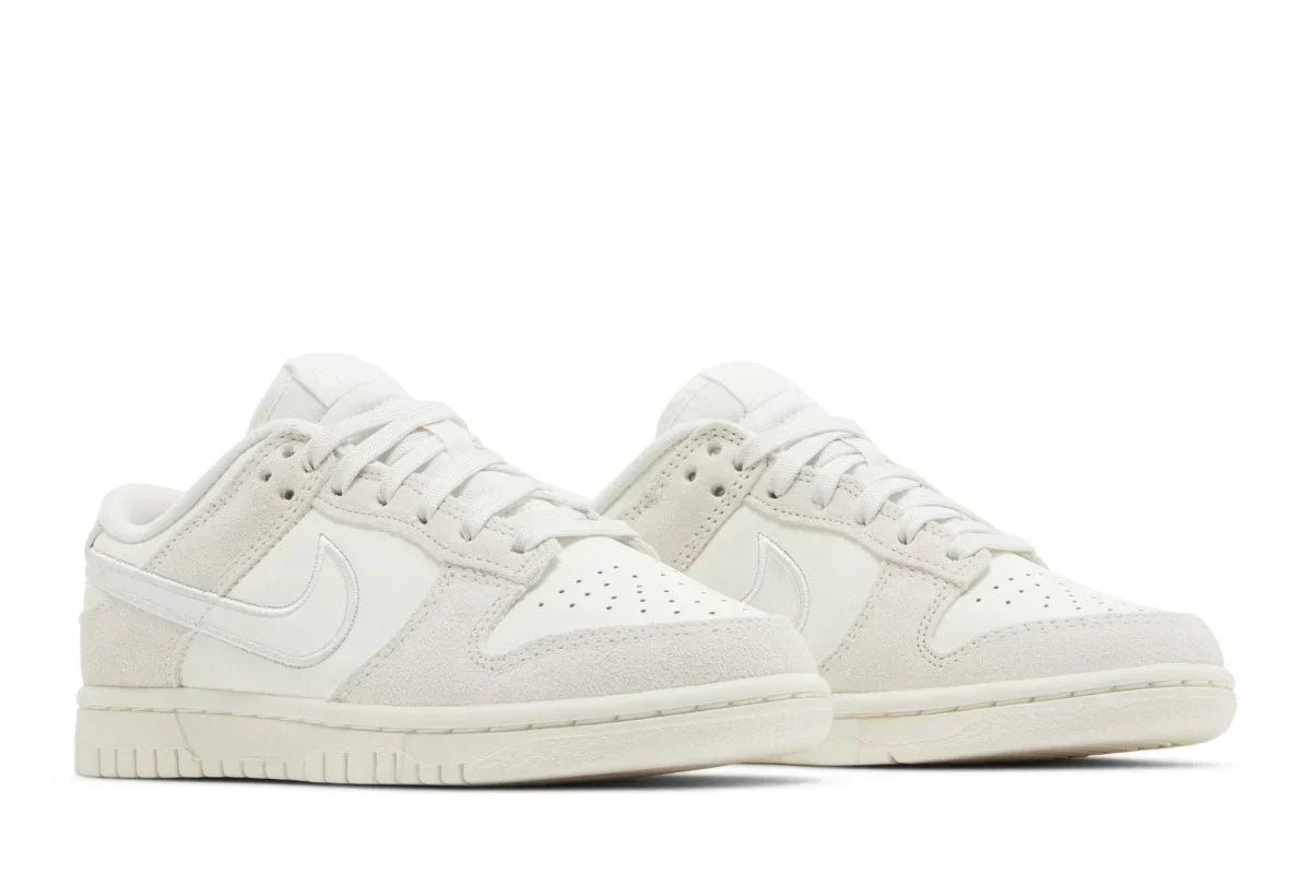 Nike Dunk Low Iridescent Swoosh Bege