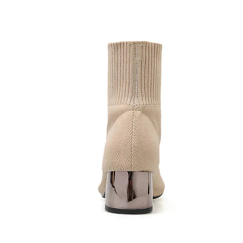 Bota Feminina de Cano Curto com Bico Fino Tecido Elástico Salto Baixo – (Promoção de Inverno 2025)