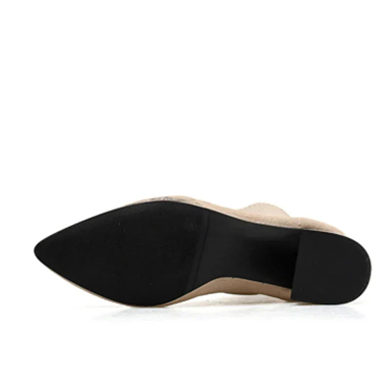 Bota Feminina de Cano Curto com Bico Fino Tecido Elástico Salto Baixo – (Promoção de Inverno 2025)