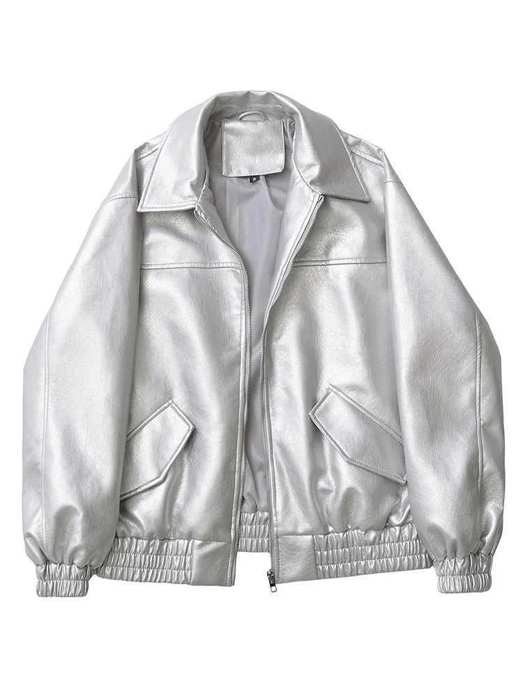 Casaco Feminino Curto em Faux Leather com Toque Vintage