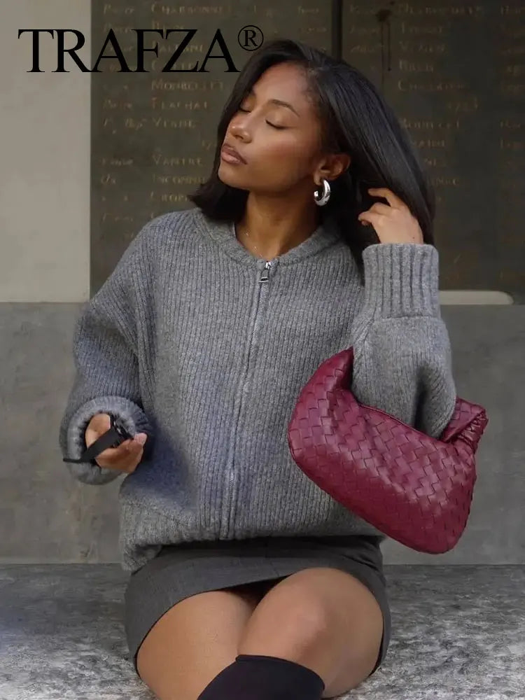 Casaco Feminino Vintage de Malha com Zíper e Gola Redonda