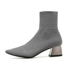 Bota Feminina de Cano Curto com Bico Fino Tecido Elástico Salto Baixo – (Promoção de Inverno 2025)