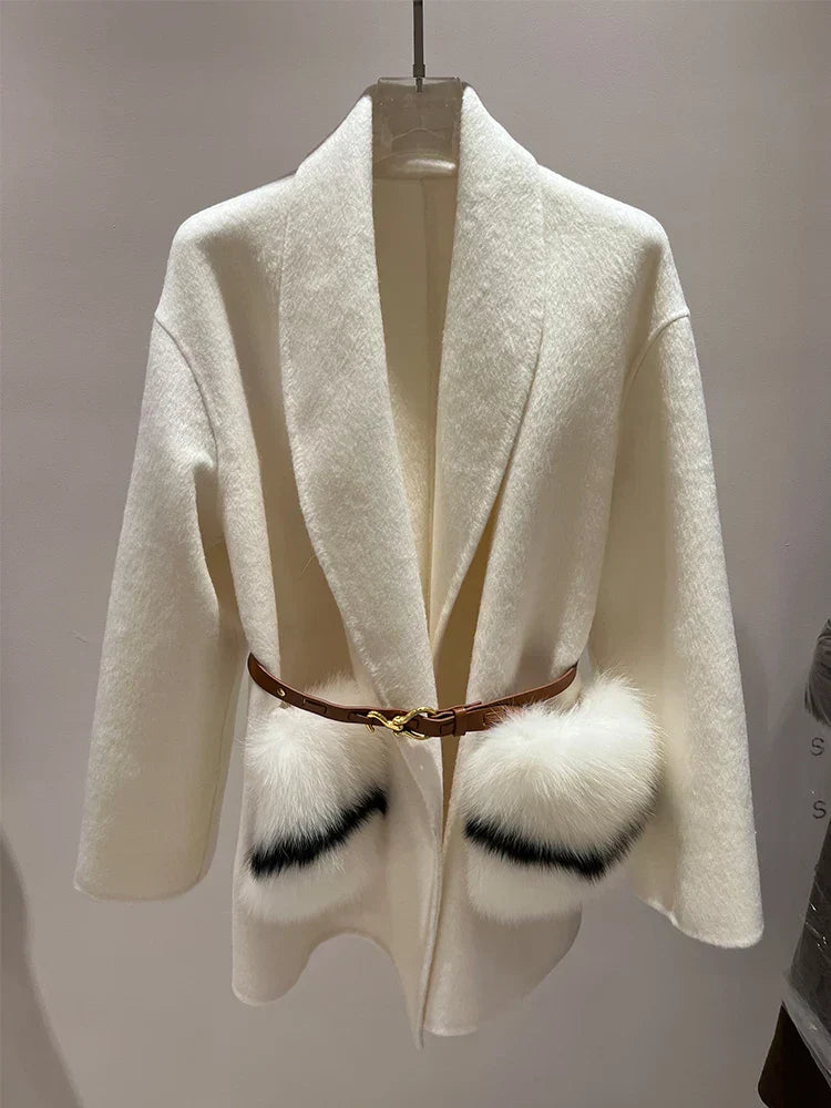 Blusão Feminina de Inverno com Bolsos Toque de Cashmere – (Promoção de Inverno 2025)