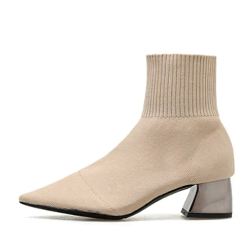 Bota Feminina de Cano Curto com Bico Fino Tecido Elástico Salto Baixo – (Promoção de Inverno 2025)
