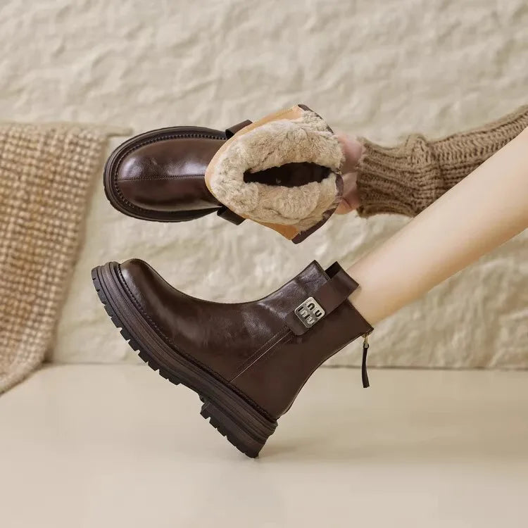Bota Feminina Vintage com Salto Médio e Forro Design Fashion Solado Grosso