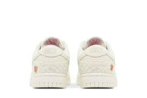 Nike Dunk Low Give Her Flowers Branco